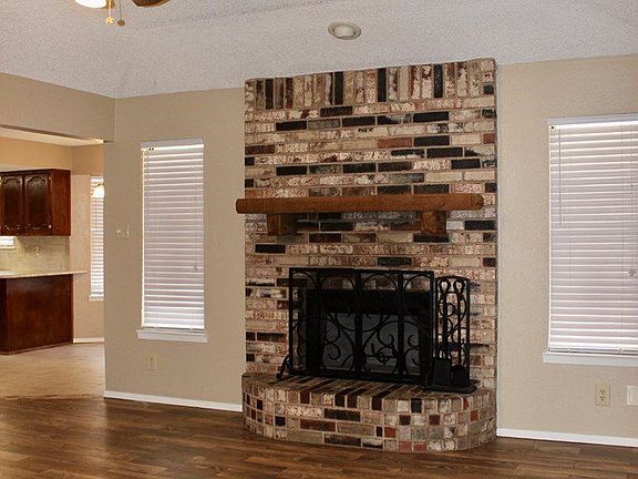 3rd image of 1718 Parkview Dr