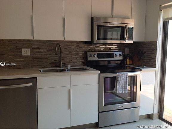 4th image of 460 Poinciana Dr #1610