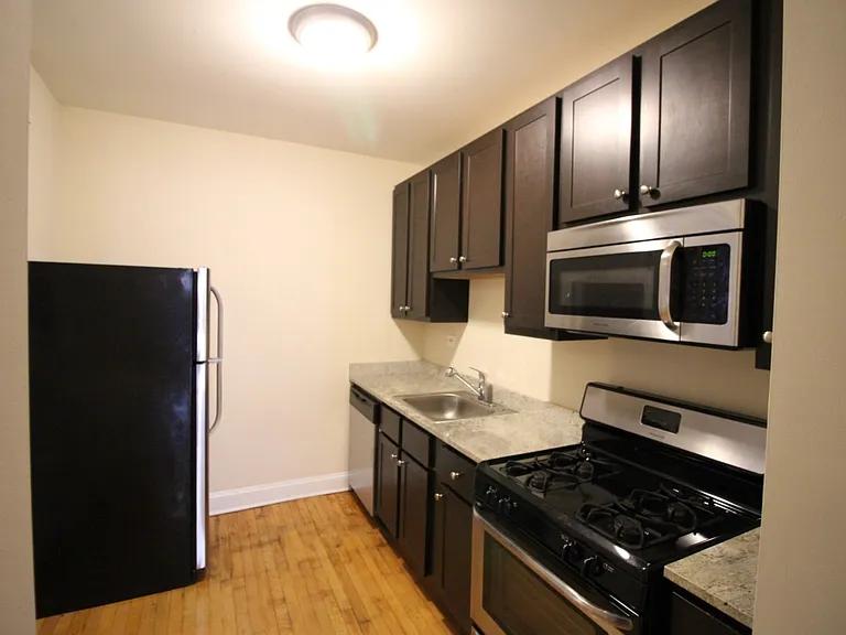 2318 W Granville Ave #2 — Photo 6