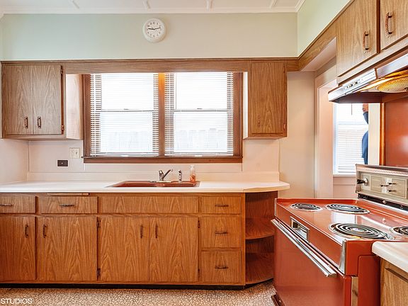 3rd image of 230 S Orchard Ave