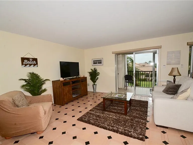 555 Park Shore Dr #B-309 — Photo 8