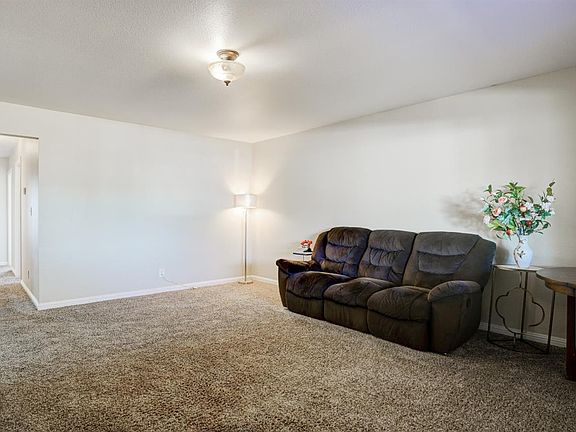 4th image of 725 Wren Ct