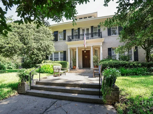 124 E 45th Street, Savannah, GA 31405
