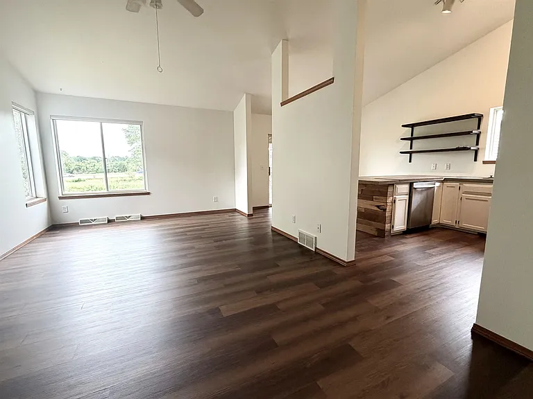 1217 Glacier Hill Dr — Photo 7