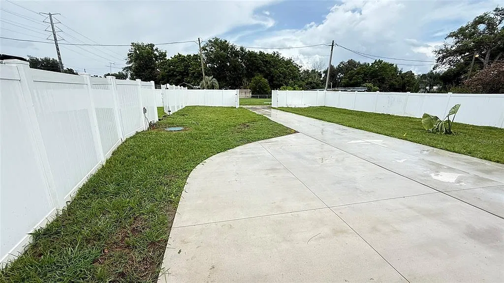 2 bed, 2.0 bath, 970 sqft, $1,900 — Photo 4