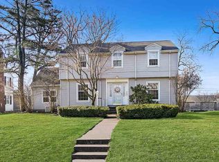 517 Grant St, Bettendorf, IA 52722