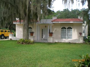 8310 Lakeshore Dr, Yalaha, FL 34797