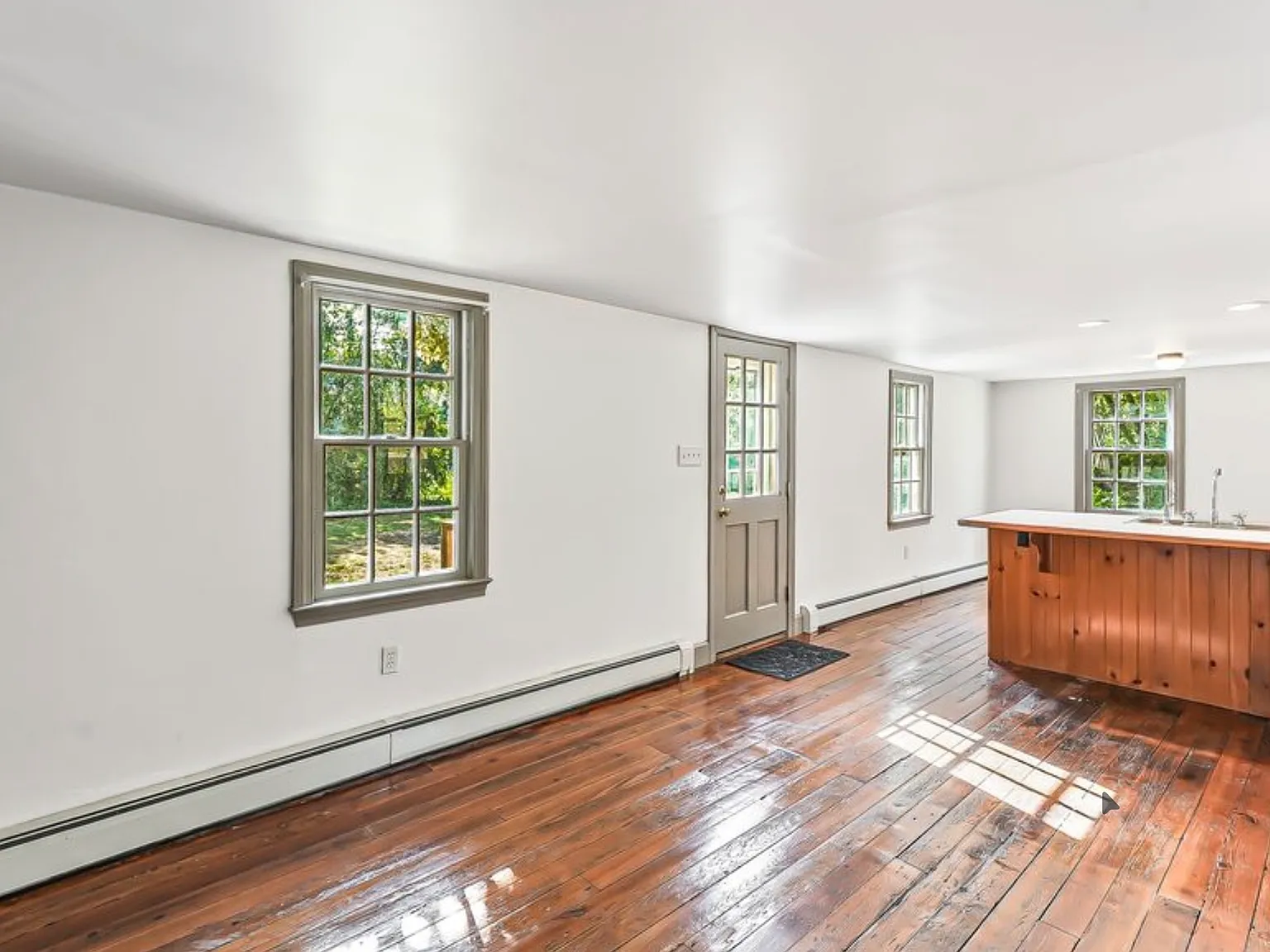 1 bed, 850 sqft, $1,900 — Photo 2
