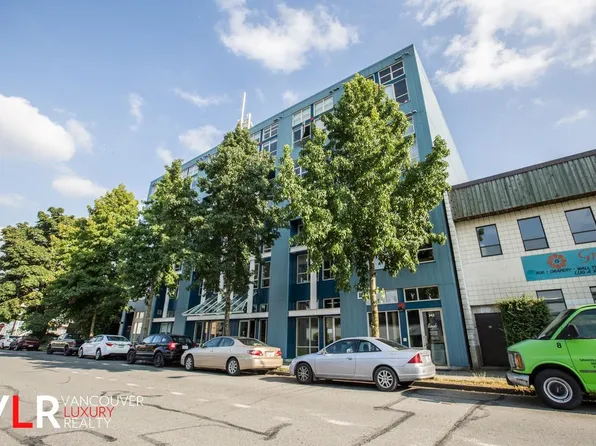 338 W 8th Ave #405, Vancouver, BC V5Y 3X2