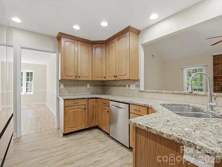 9437 Fairmead Dr — Photo 29