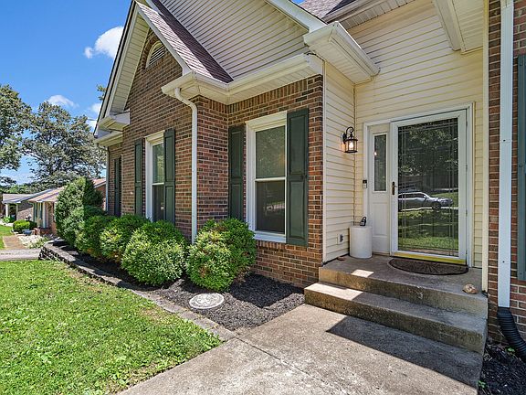 3rd image of 718 Ashwood Dr