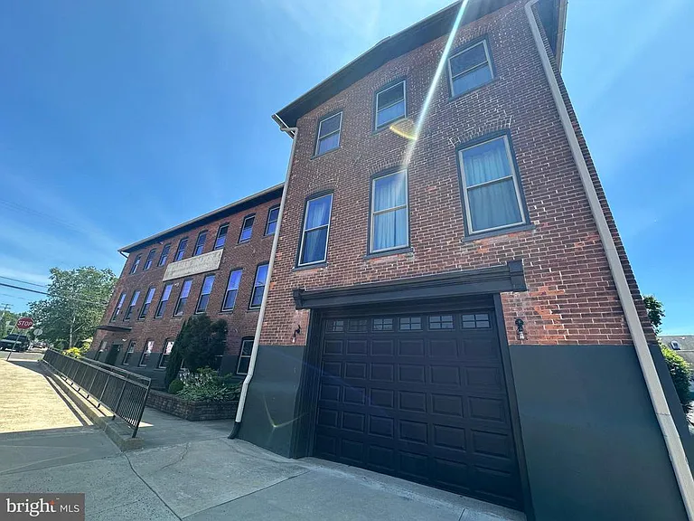 820 W Market St #2B — Photo 23