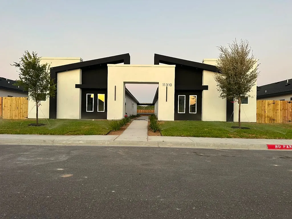 3 bed, 1064 sqft, $1,300 — Photo 1