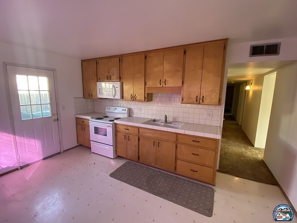 2nd image of 206 S East St