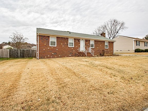 3rd image of 3807 Kippax Dr