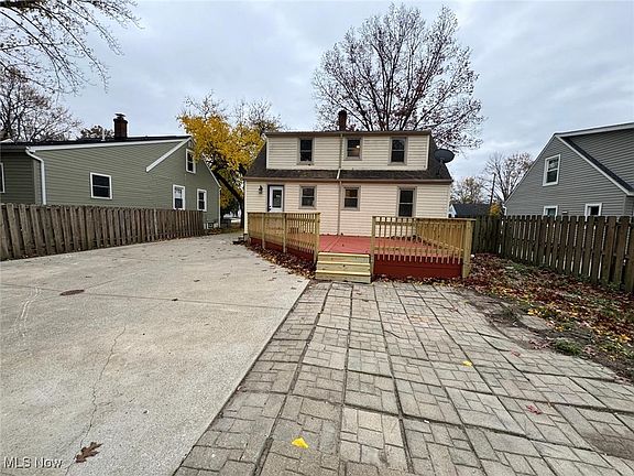 5th image of 23760 Lucille Dr