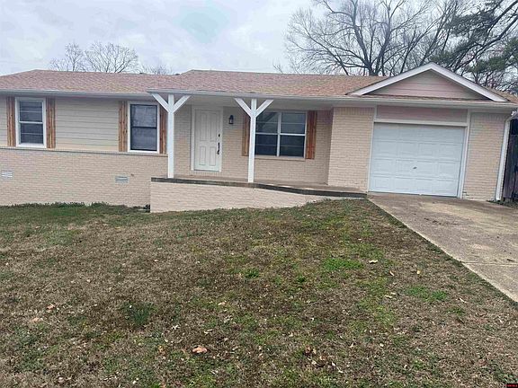 2nd image of 903 Waverly Rd