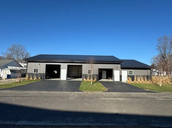 15 E 1st St, Milledgeville, IL 61051