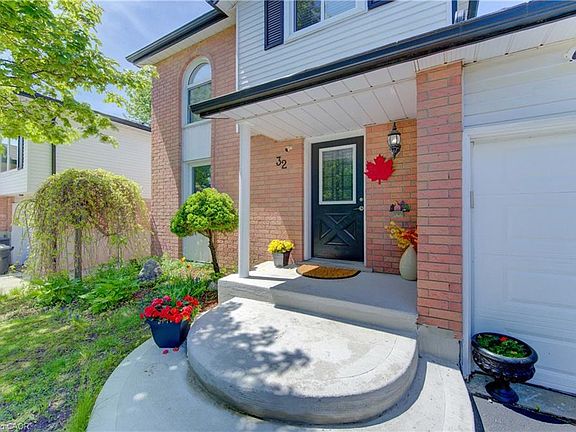 3rd image of 32 Enfield Dr