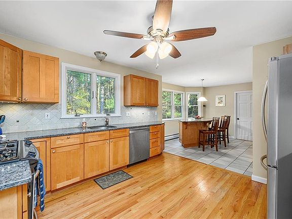 4th image of 37 Metcalf Dr