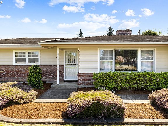 5th image of 2919 NE 44th St