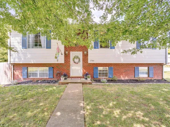 1701 Melbourne Dr, Salem, VA 24153