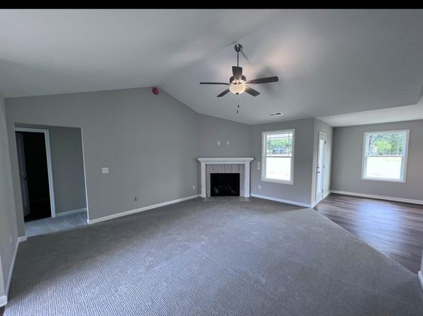 48 Longford Dr