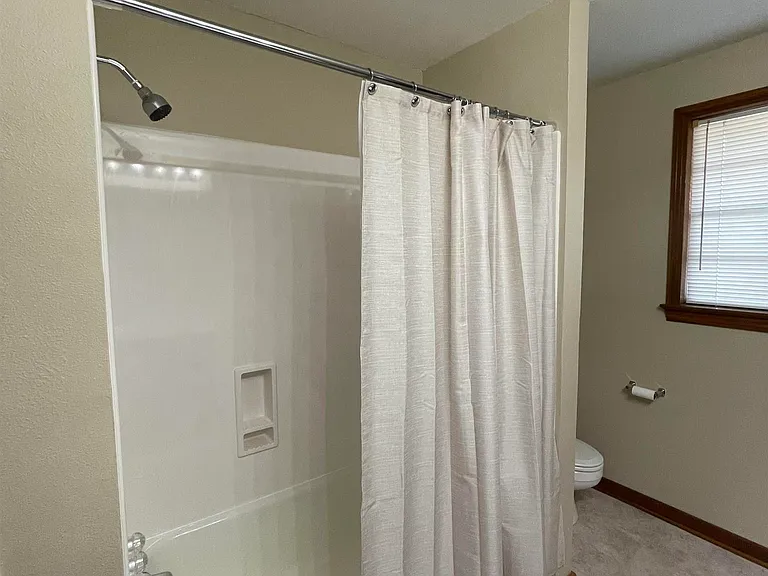 8037 Florida Blvd — Photo 10