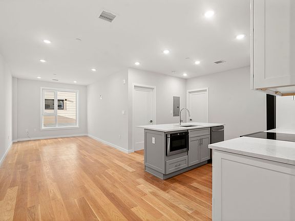 2nd image of 267 Old Colony Ave #206