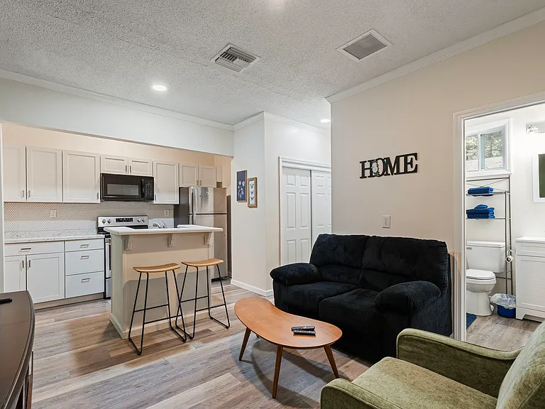 1019 W Rowan St #2 — Photo 3