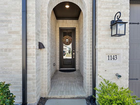 3rd image of 1143 Queensdown Way