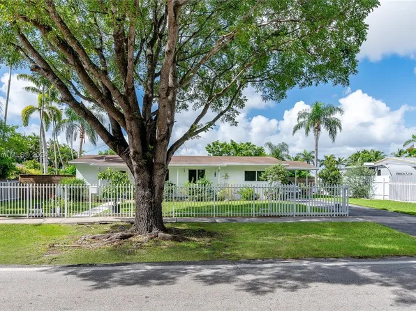 9710 Colonial Dr, Miami, FL 33157