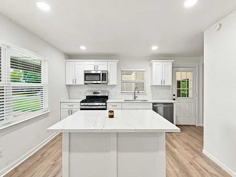 1411 W Shields Dr — Photo 11