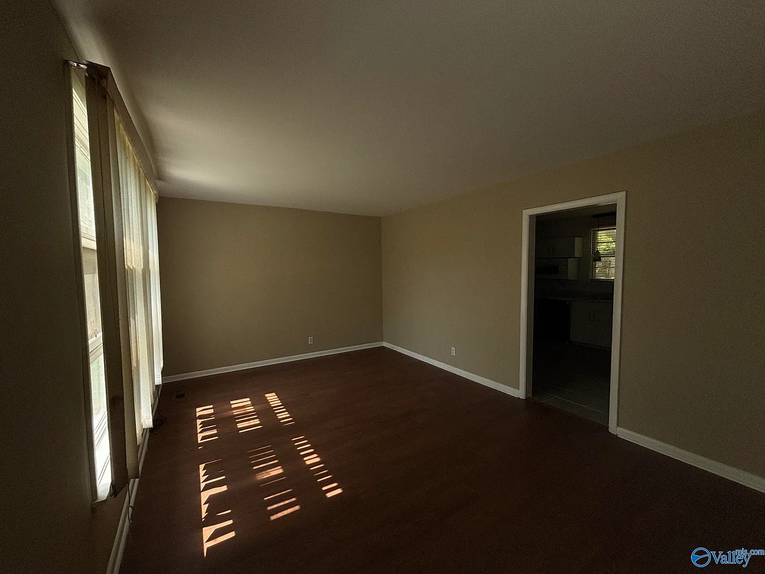 4 bed, 1.5 bath, 1480 sqft, $1,600 — Photo 2