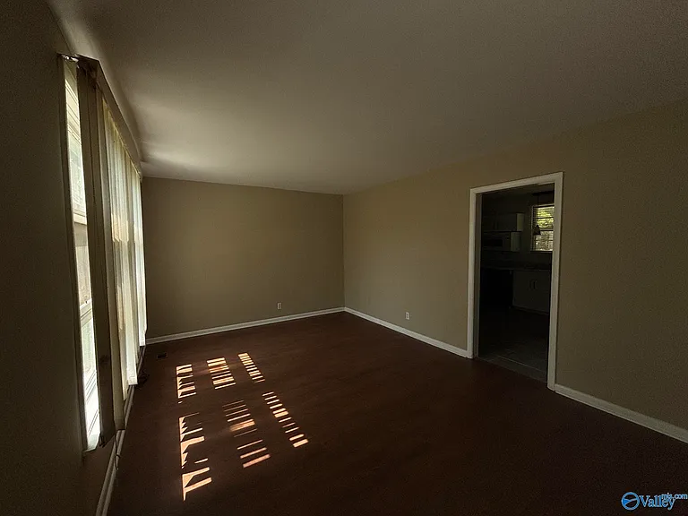 3907 Memorial Pkwy NW — Photo 2