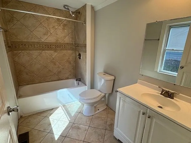 136 Home St — Photo 7