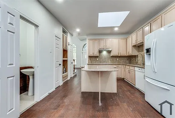 4 bed, 2048 sqft, $3,500 — Photo 2