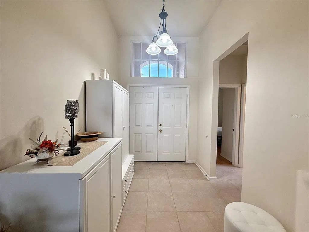 3 bed, 2.0 bath, 1637 sqft, $3,950 — Photo 4