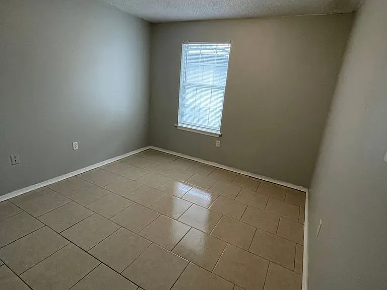 644 N Donmoor Ave #4 — Photo 3