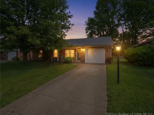2614 Whitehorse Vale Drive, Jeffersonville, IN 47130
