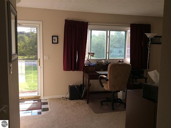 4th image of 3811 Whispering Oaks Dr