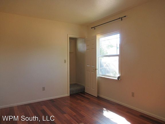 5th image of 420 E 32nd St