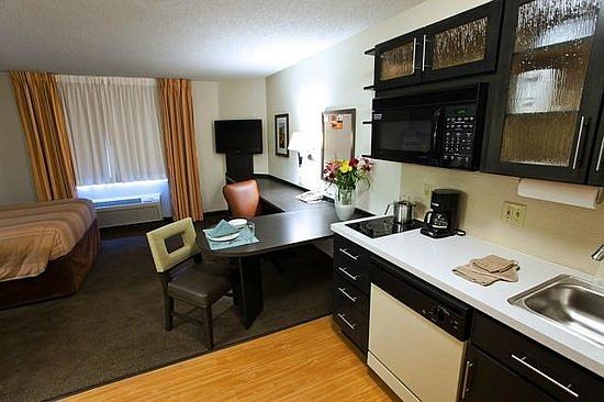 Queen Studio Suite 1