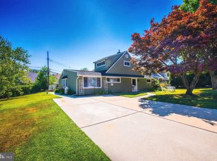 60 Horseshoe Ln, Levittown, PA