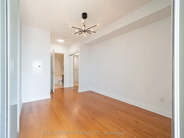 2191 Yonge St #4403 — Photo 14