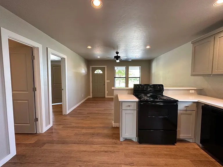 5008 N Asbury Ave — Photo 6