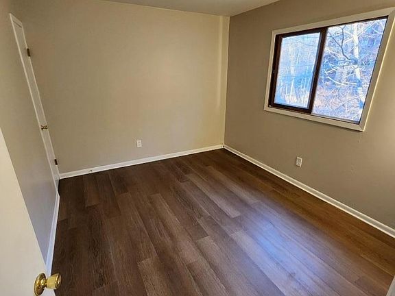 4th image of 7 Deer Valley Ln Unit 2