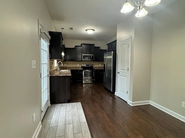 203 Ashton Ct — Photo 7