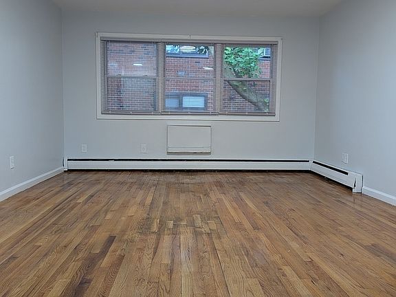 5th image of 725 Scotland Rd