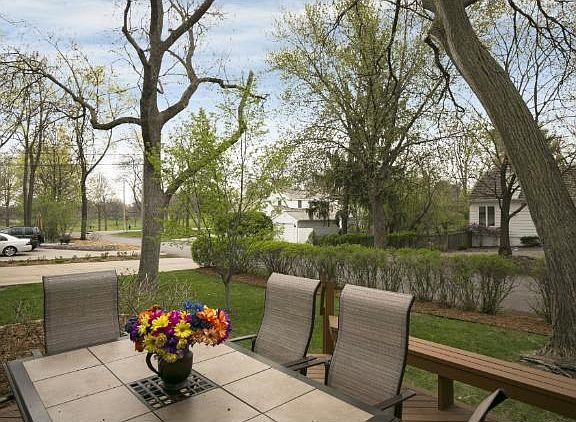 Deck is perfect! Plenty of space to dine al fresco!